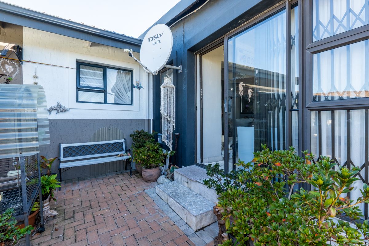 Modern Family Home in Popular Mussel Creek, Island View - Photo 5