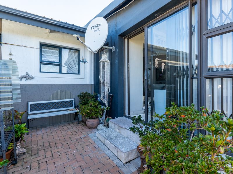 Modern Family Home in Popular Mussel Creek, Island View - Photo 5