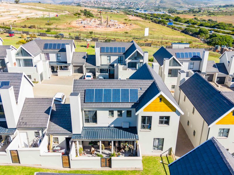 Charming Contemporary Villa in Hartland Lifestyle Estate, Hartenbos - Photo 3