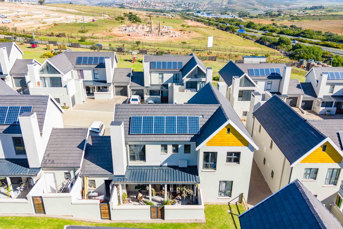 Charming Contemporary Villa in Hartland Lifestyle Estate, Hartenbos - Photo 3