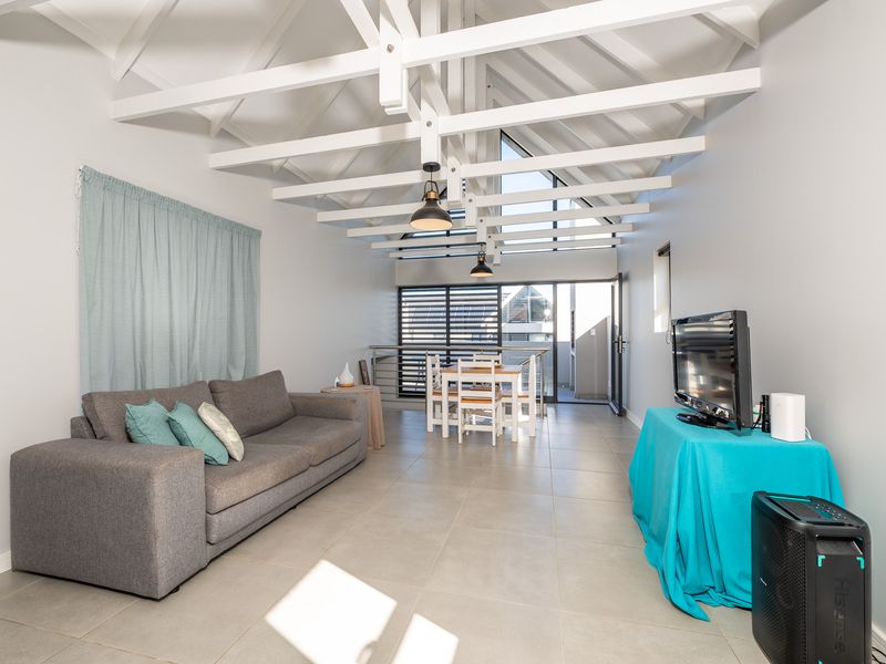 Charming Contemporary Villa in Hartland Lifestyle Estate, Hartenbos - Photo 2