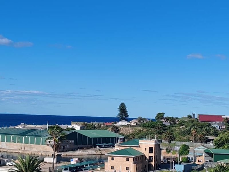 Exceptional Value – Spacious Apartment with Stunning Sea Views in the Heart of Mossel Bay - Photo 5