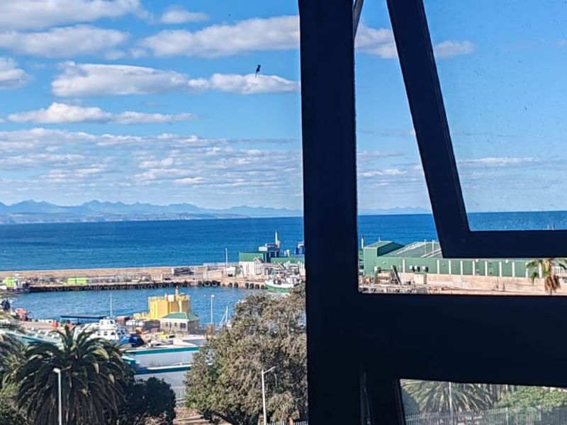Exceptional Value – Spacious Apartment with Stunning Sea Views in the Heart of Mossel Bay - Photo 7