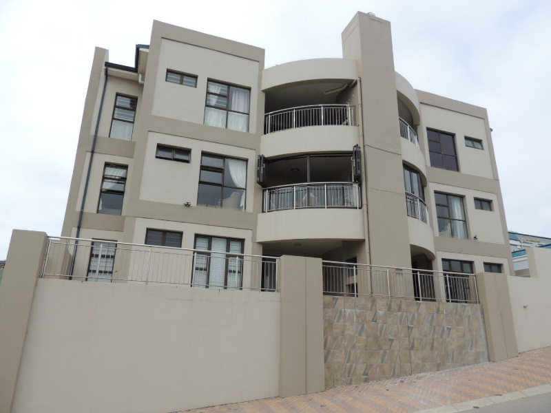 Exceptional Value – Spacious Apartment with Stunning Sea Views in the Heart of Mossel Bay - Photo 2