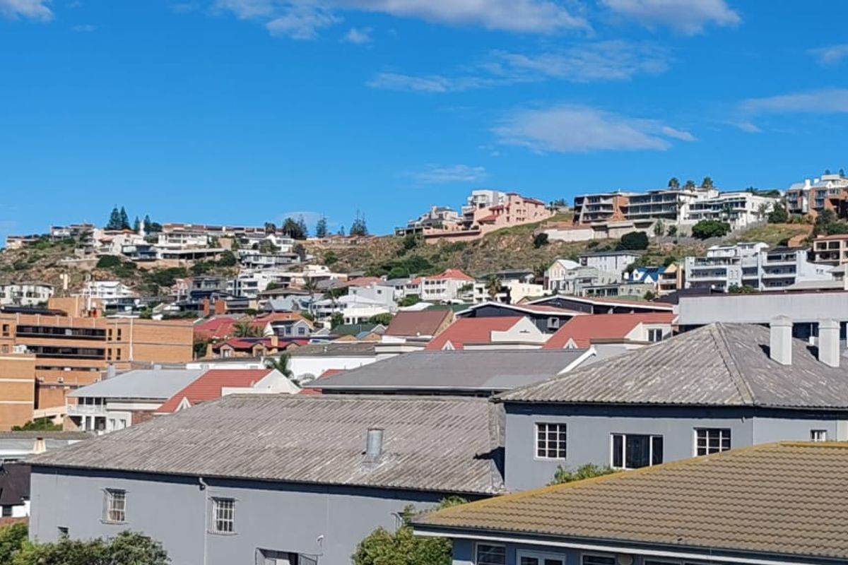 Exceptional Value – Spacious Apartment with Stunning Sea Views in the Heart of Mossel Bay - Photo 4