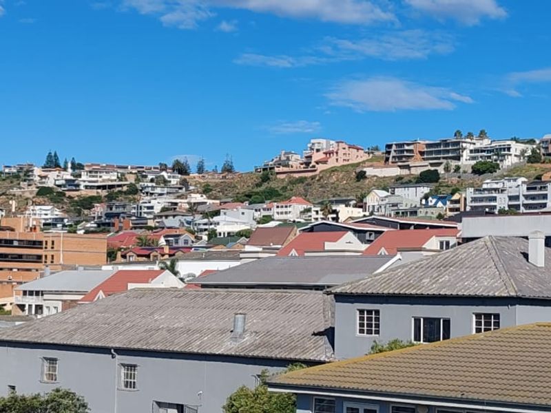 Exceptional Value – Spacious Apartment with Stunning Sea Views in the Heart of Mossel Bay - Photo 4