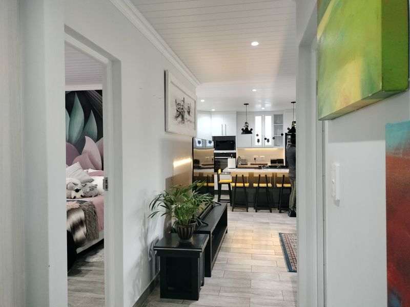 Modern Low-Maintenance Family Home in Secure Family Neighboorhood - Photo 9