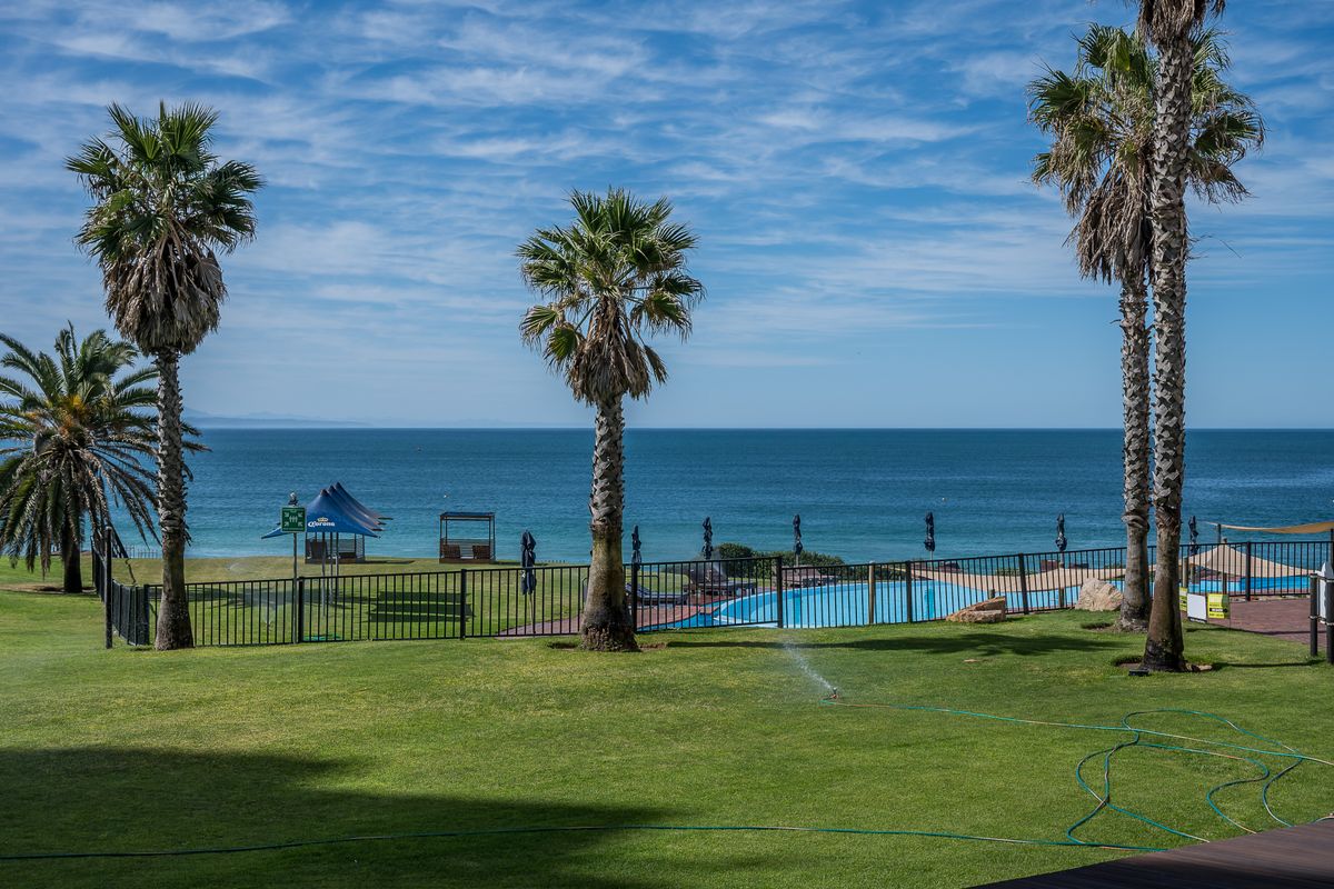 2 Bedroom Beach-front luxury at Diaz Beach - Photo 2
