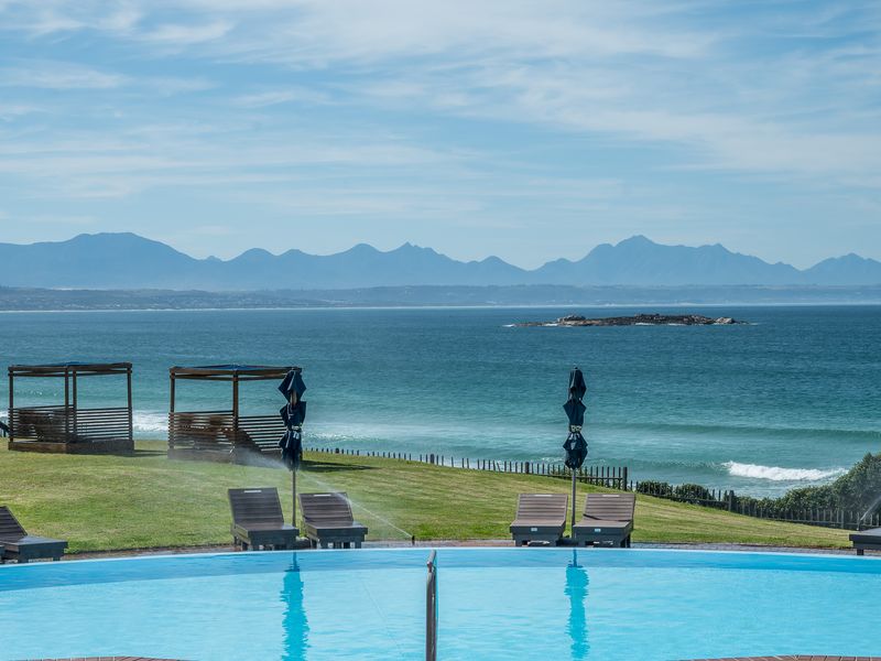 Elevated Oceanfront Living | 2‐Bedroom Apartment at Diaz Beach - Photo 8