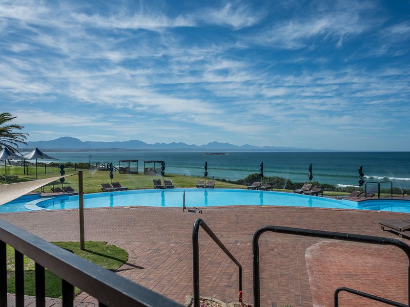 Elevated Oceanfront Living | 2‐Bedroom Apartment at Diaz Beach - Photo 6