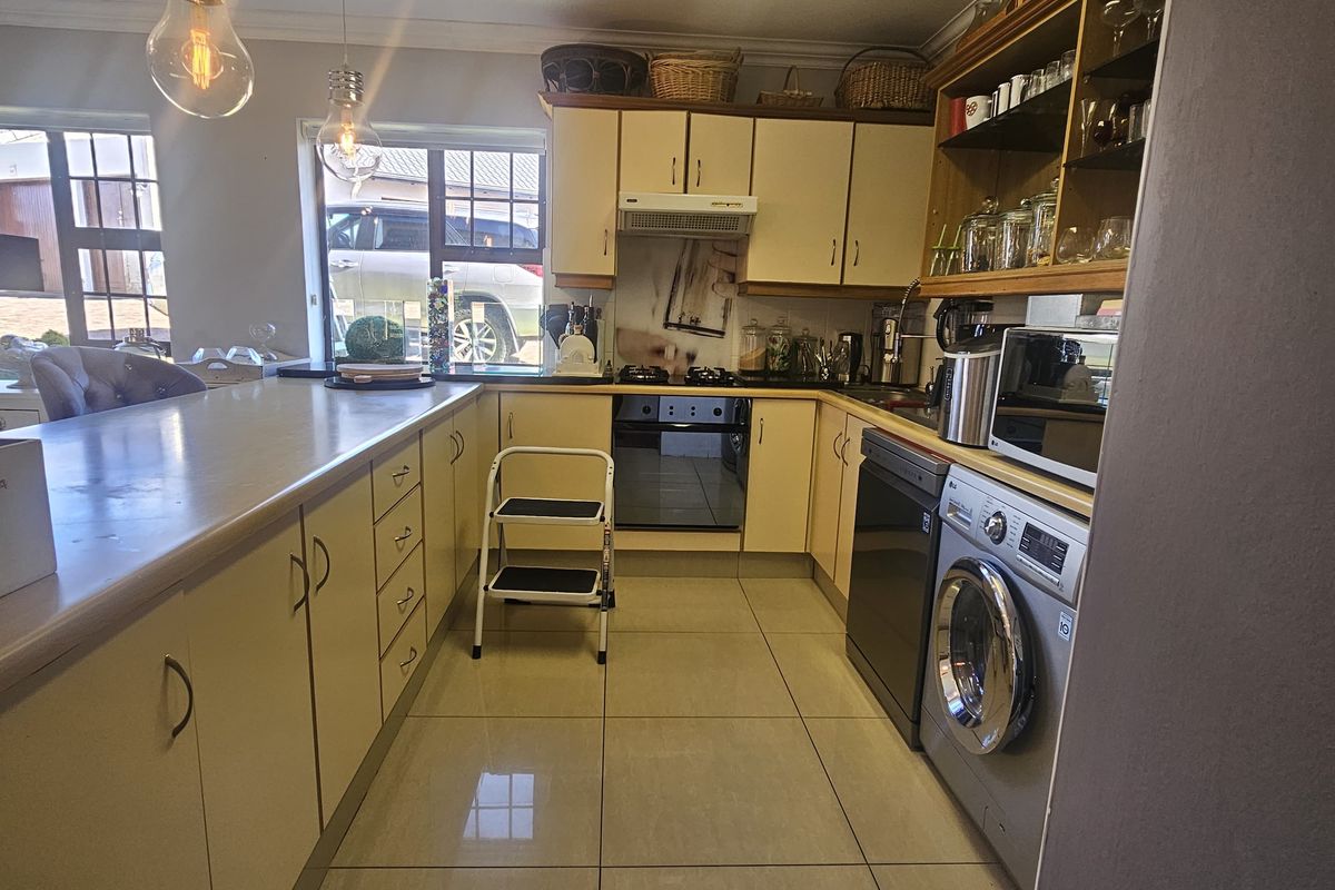 Easy lock-up & go lifestyle in Mossel Bay Golf Estate - Photo 4