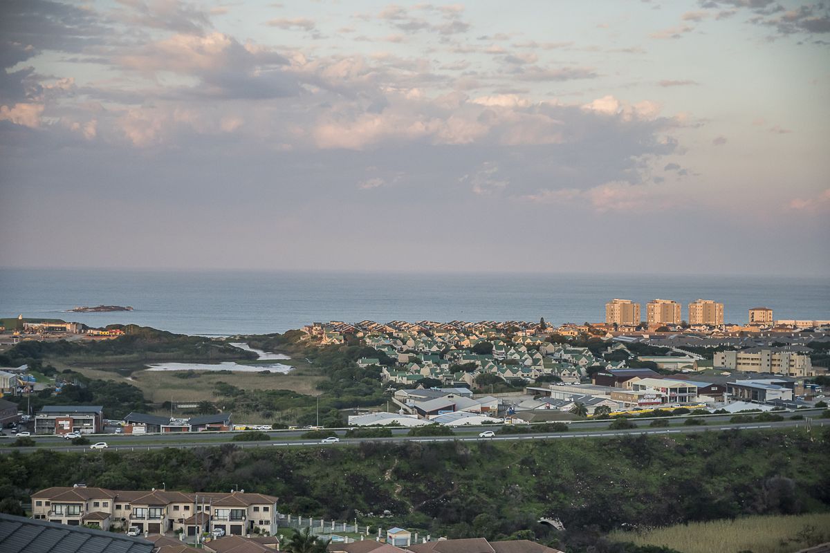 5 Bedroom Coastal Home with Exceptional Ocean Views – Island View - Photo 4