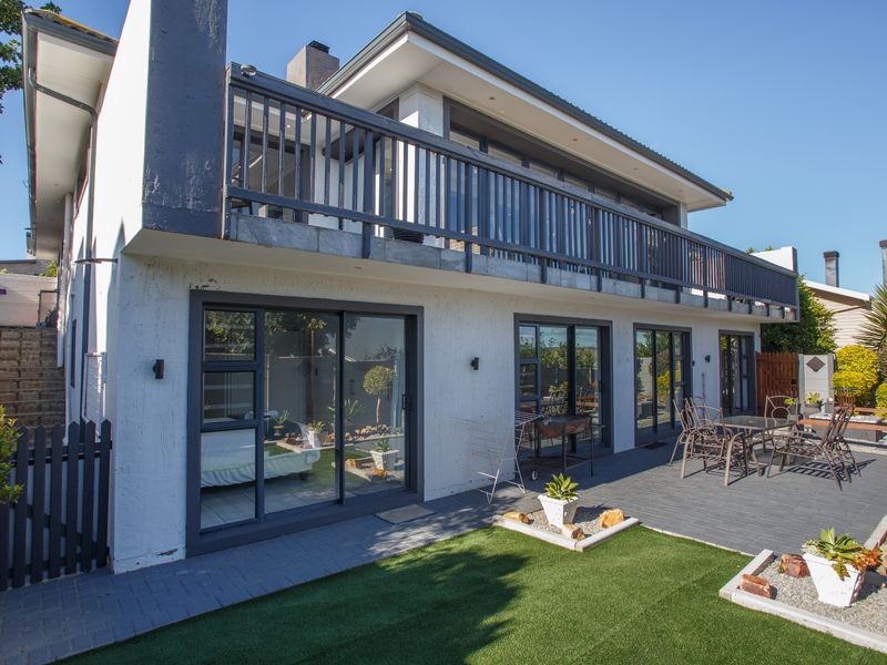 FAMILY HOME WITH FLAT IN REEBOK - Photo 1