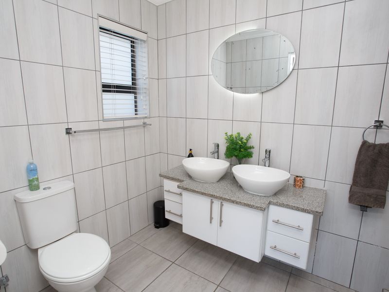 FAMILY HOME WITH FLAT IN REEBOK - Photo 9