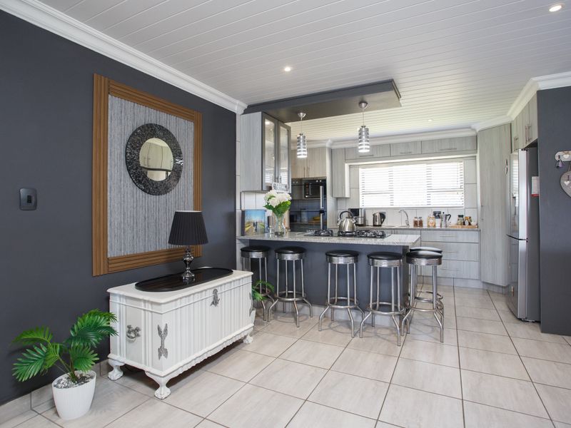 FAMILY HOME WITH FLAT IN REEBOK - Photo 6
