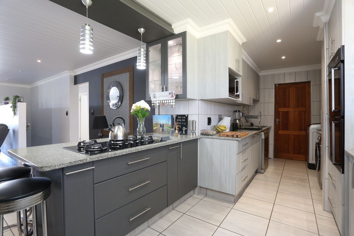 FAMILY HOME WITH FLAT IN REEBOK - Photo 5