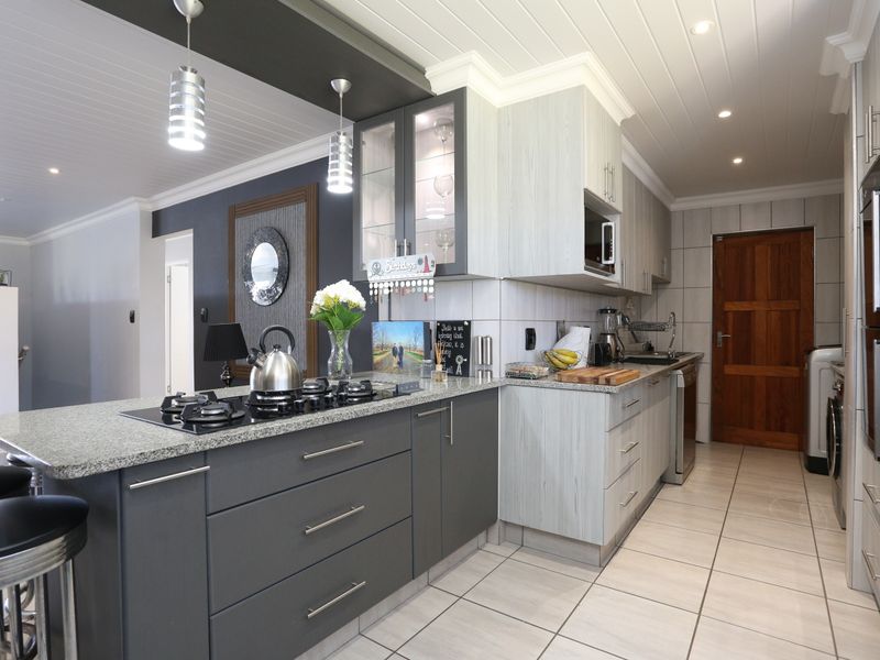 FAMILY HOME WITH FLAT IN REEBOK - Photo 5
