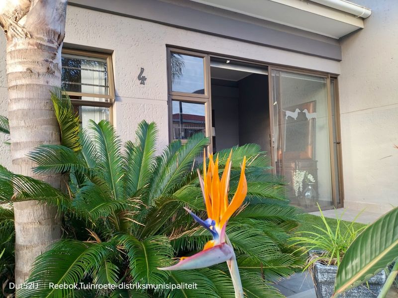 MODERN FAMILYLIVING IN BEAUTIFUL REEBOK - Photo 10