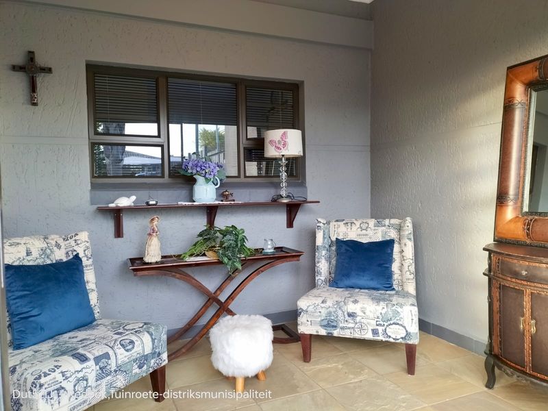 MODERN FAMILYLIVING IN BEAUTIFUL REEBOK - Photo 9
