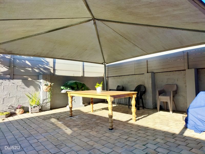 MODERN FAMILYLIVING IN BEAUTIFUL REEBOK - Photo 8