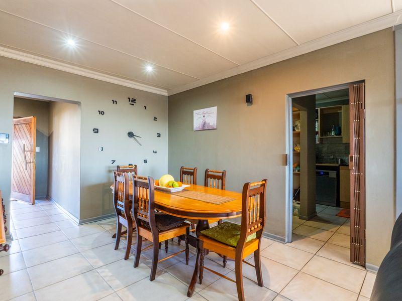 Exclusive Mandate – Strong Facebrick Home with Dual Living Potential - Photo 4