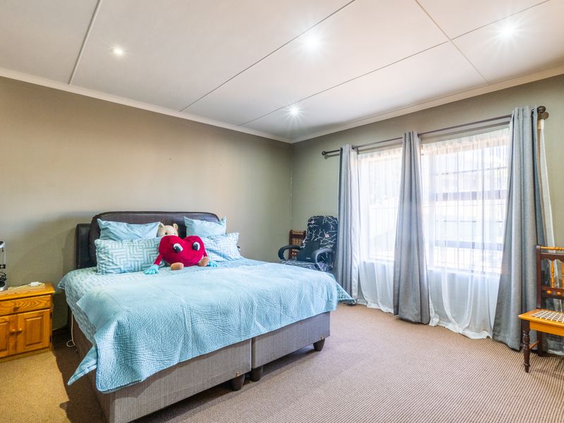 Exclusive Mandate – Strong Facebrick Home with Dual Living Potential - Photo 8