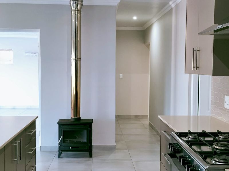 MODERN CLUSTER IN SECURE ESTATE - Photo 5