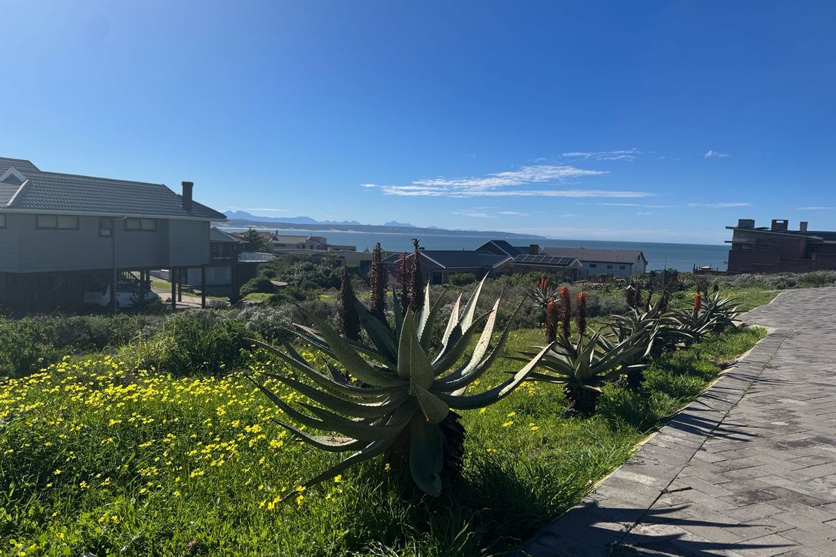A prime 652m2 erf boasting spectacular sea views in picturesque Vleesbaai! - Photo 2