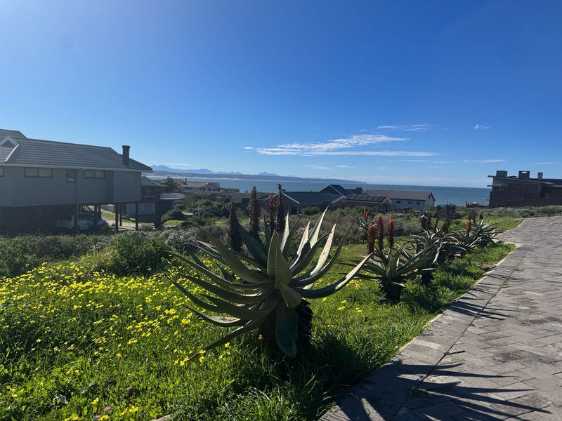 A prime 652m2 erf boasting spectacular sea views in picturesque Vleesbaai! - Photo 2