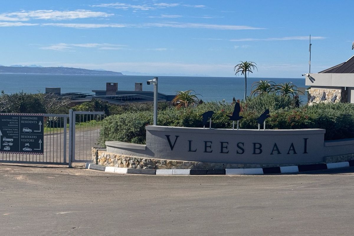 A prime 652m2 erf boasting spectacular sea views in picturesque Vleesbaai! - Photo 2