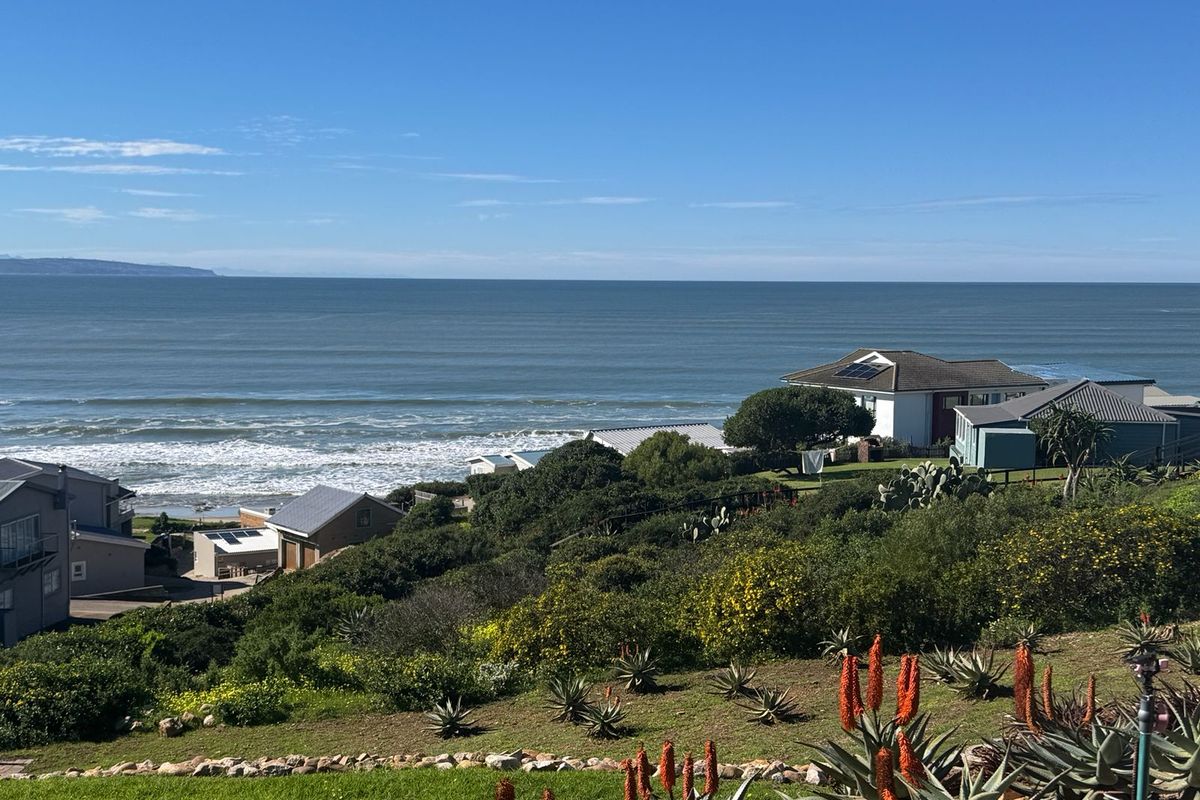 A prime 559m2 erf boasting unique spectacular sea views in picturesque Vleesbaai! - Photo 2