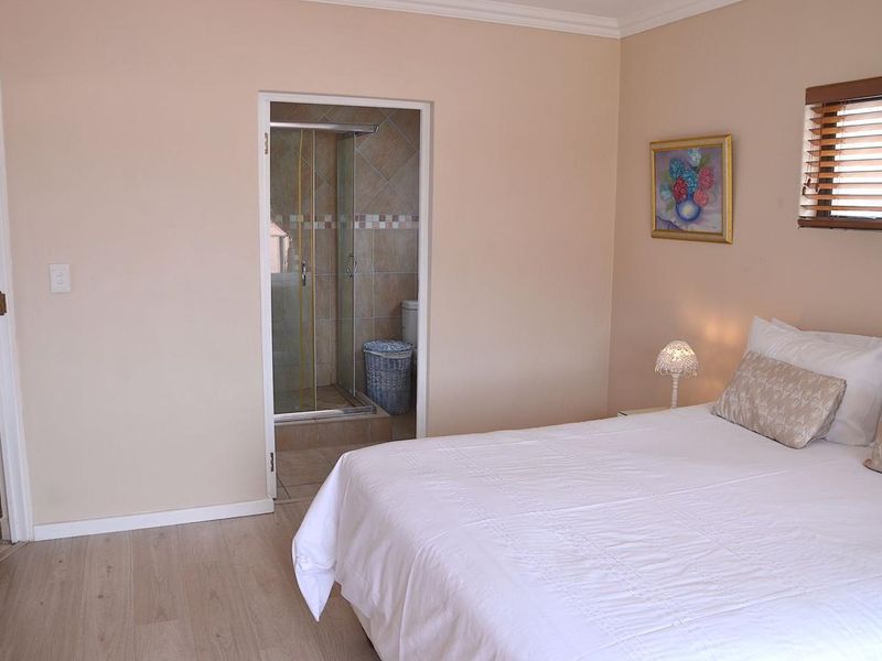6 Bedroom Spacious Coastal Retreat in the Heart of Hartenbos - Photo 10
