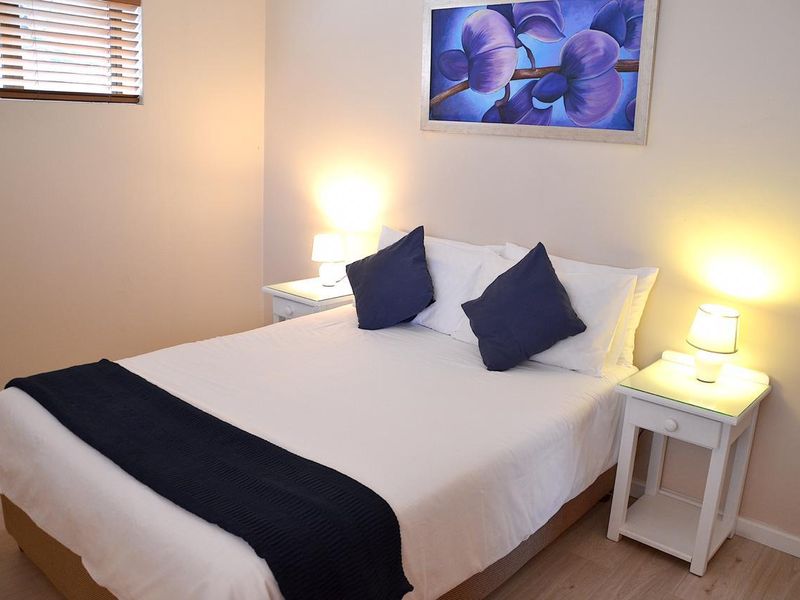6 Bedroom Spacious Coastal Retreat in the Heart of Hartenbos - Photo 6