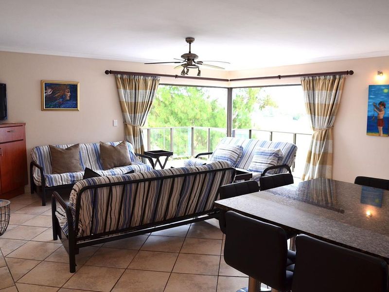 6 Bedroom Spacious Coastal Retreat in the Heart of Hartenbos - Photo 4