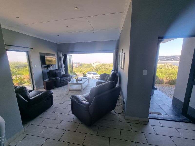 Highly Exclusive Moquini Coastal Estate – Live Where the Ocean Meets Luxury - Photo 4