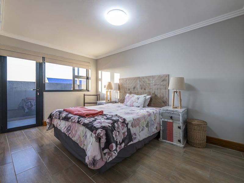 Coastal Luxury Defined Masterpiece in Mossel Bay Central - Photo 5