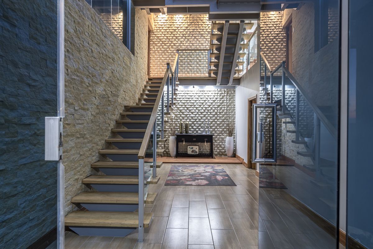 Coastal Luxury Defined Masterpiece in Mossel Bay Central - Photo 4
