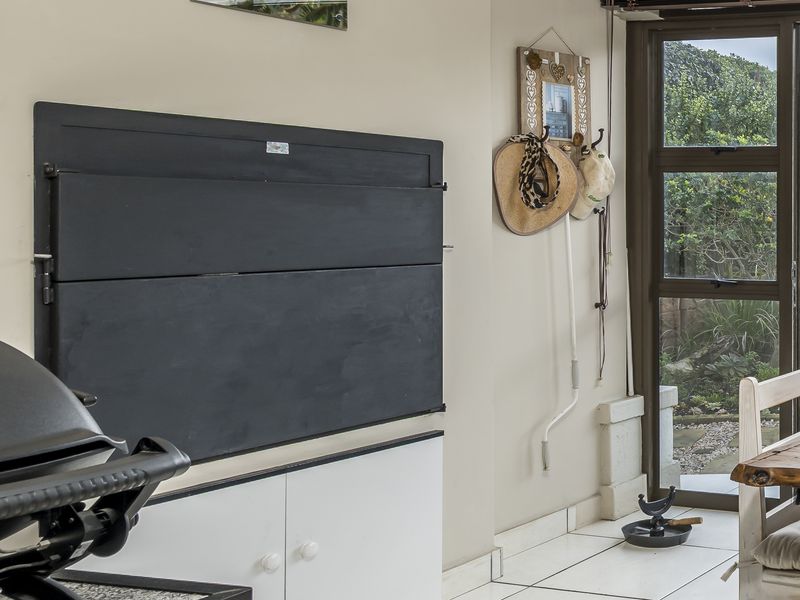 Spacious Family Home with Sea, Golf Course and Mountain Views in Mossel Bay Golf Estate - Photo 8