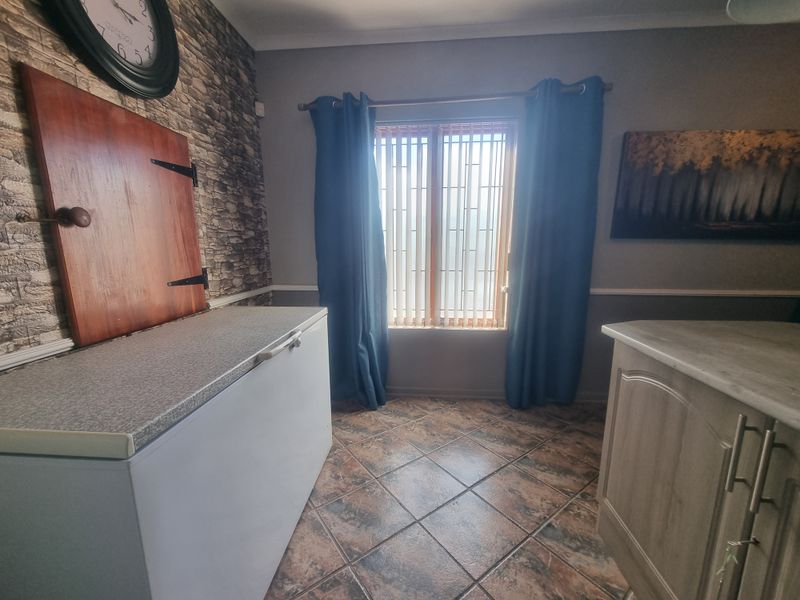 🏡 For Sale: Spacious 6-Bedroom Family Home – Mossel Bay - Photo 7