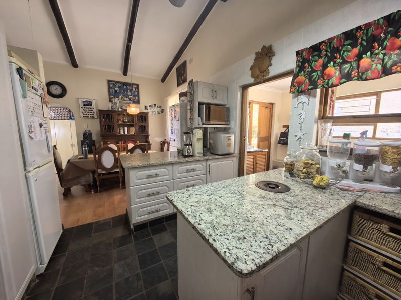 Spacious Family home. - Photo 9