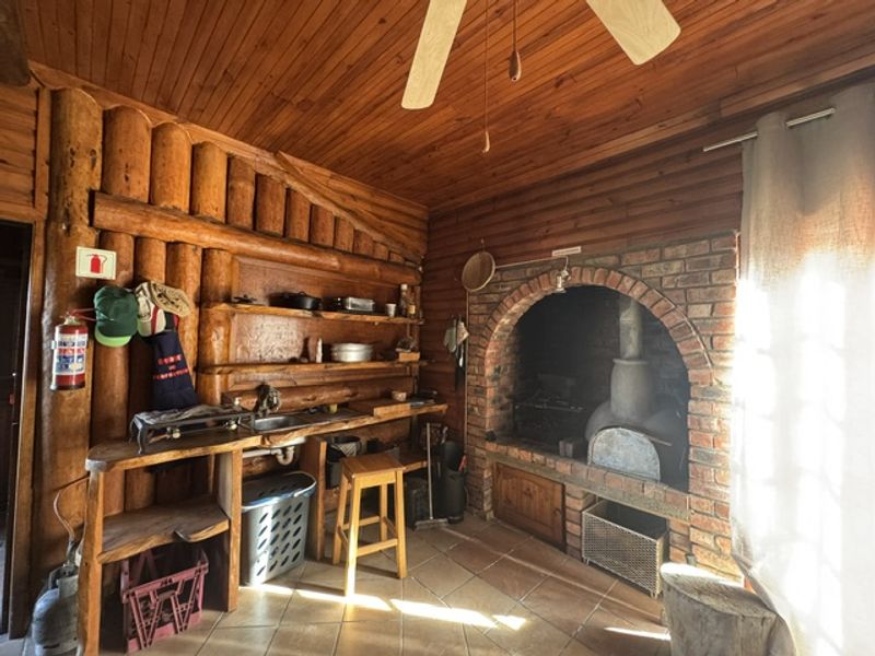 WOODCRAFTED GEM IN BOGGOMSBAAI - Photo 9