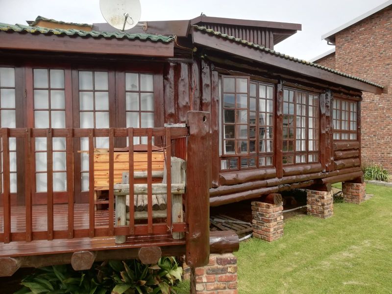 WOODCRAFTED GEM IN BOGGOMSBAAI - Photo 2