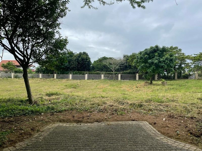 Flat stand in Secure Estate of Zinkwazi Beach- Live Auction! - Photo 1