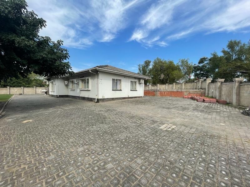 Lovely spacious home in Jackelberry Estate - Photo 10