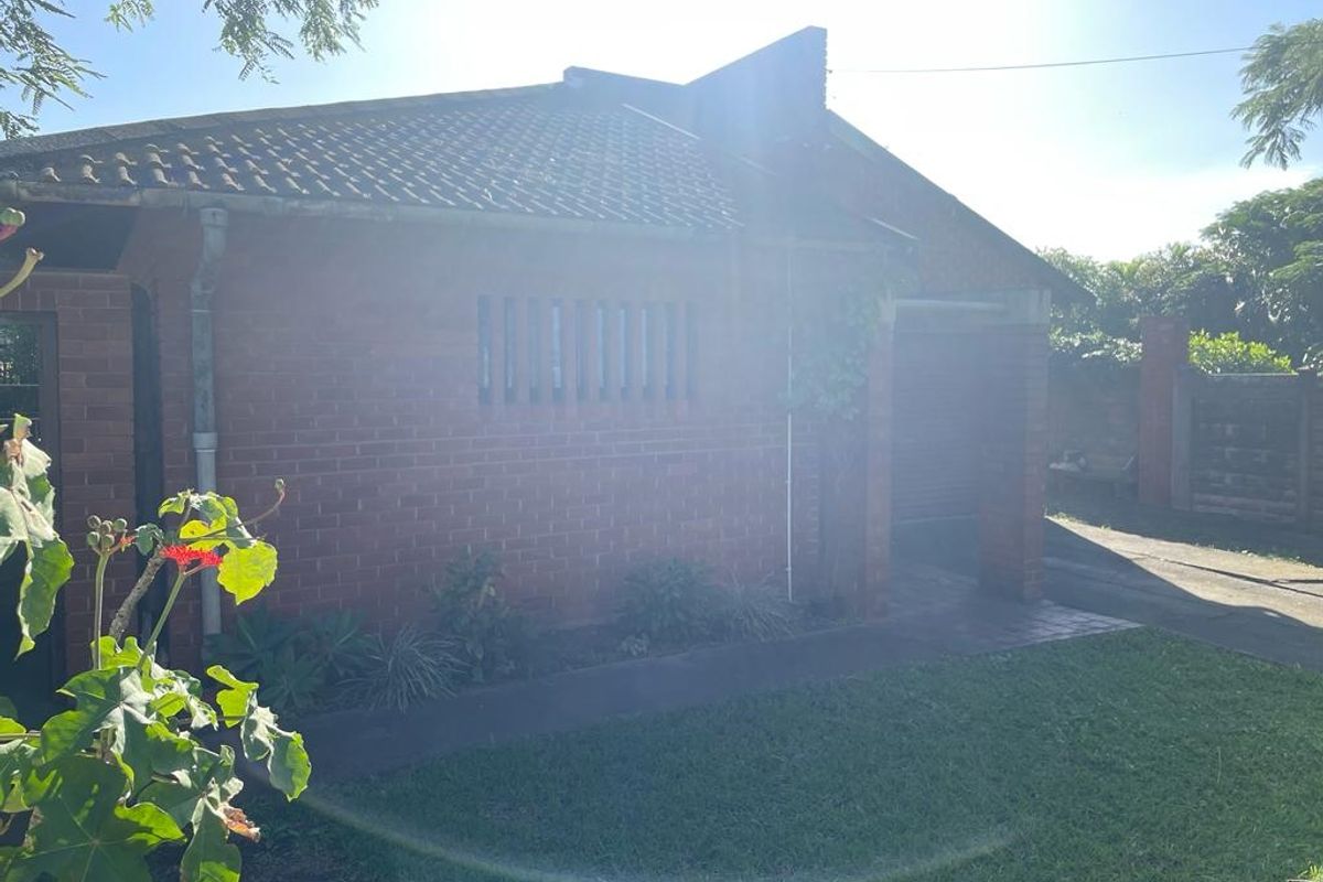 Beautifully positioned in a lovely Culdesac - Photo 2