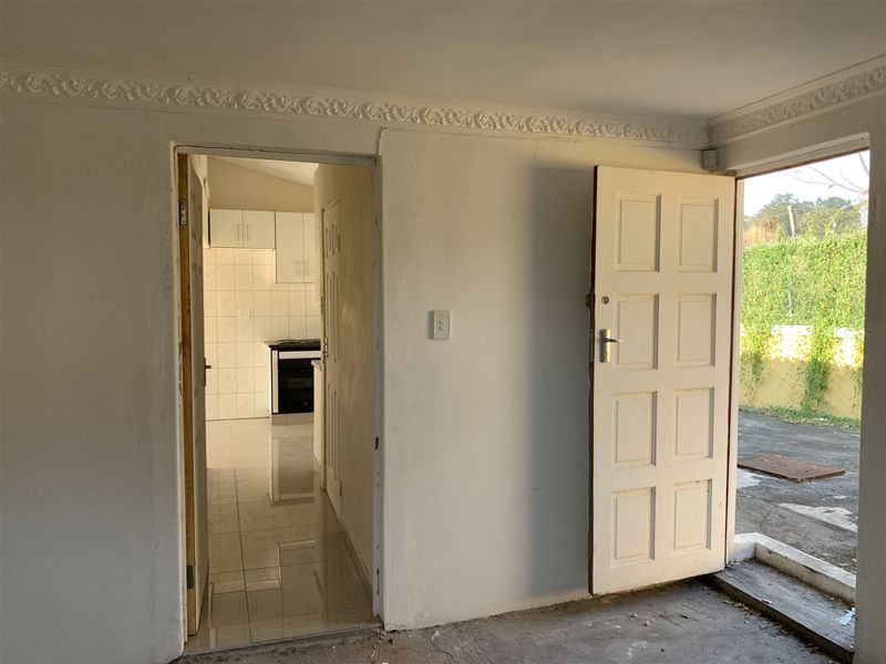 Newly Renovated Home - Photo 10