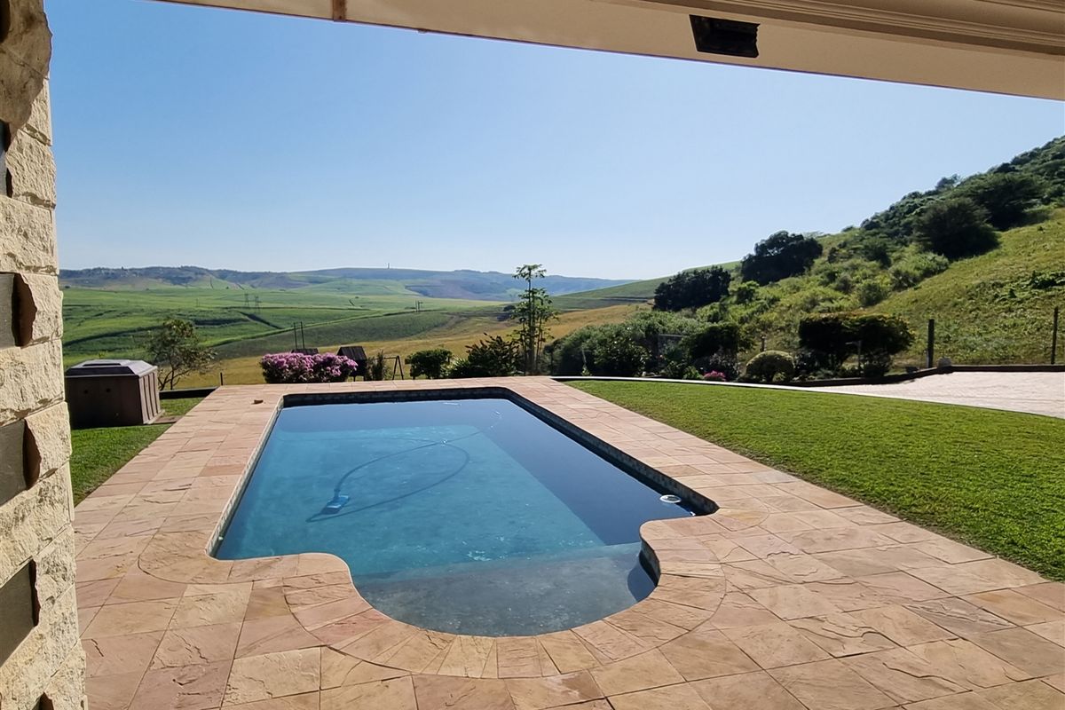 A property shaped by nature - ranch style living - Photo 2