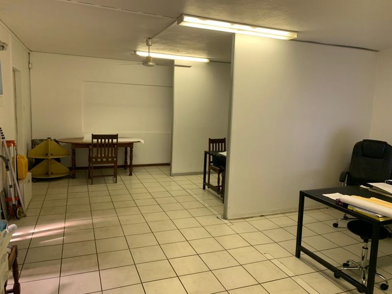 Office for Sale in Clarendon R1 290 000 + Vat. - Photo 9