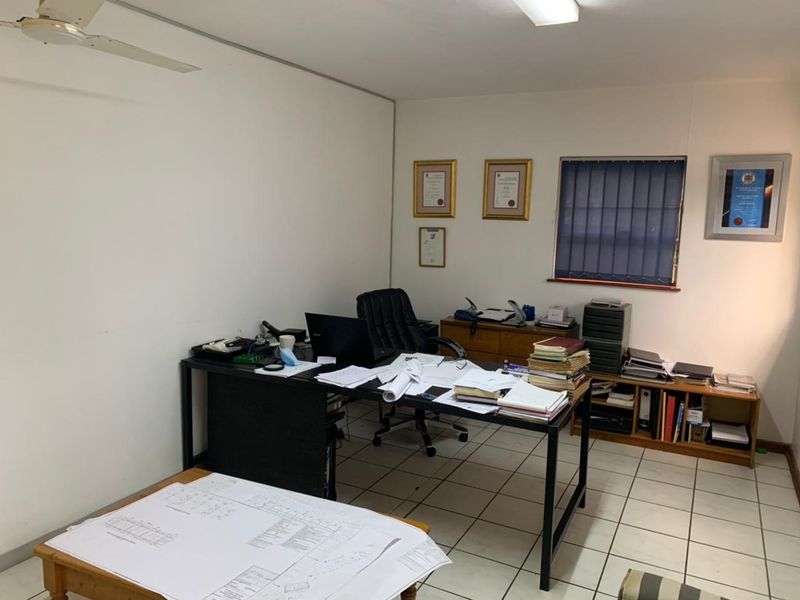 Office for Sale in Clarendon R1 290 000 + Vat. - Photo 7