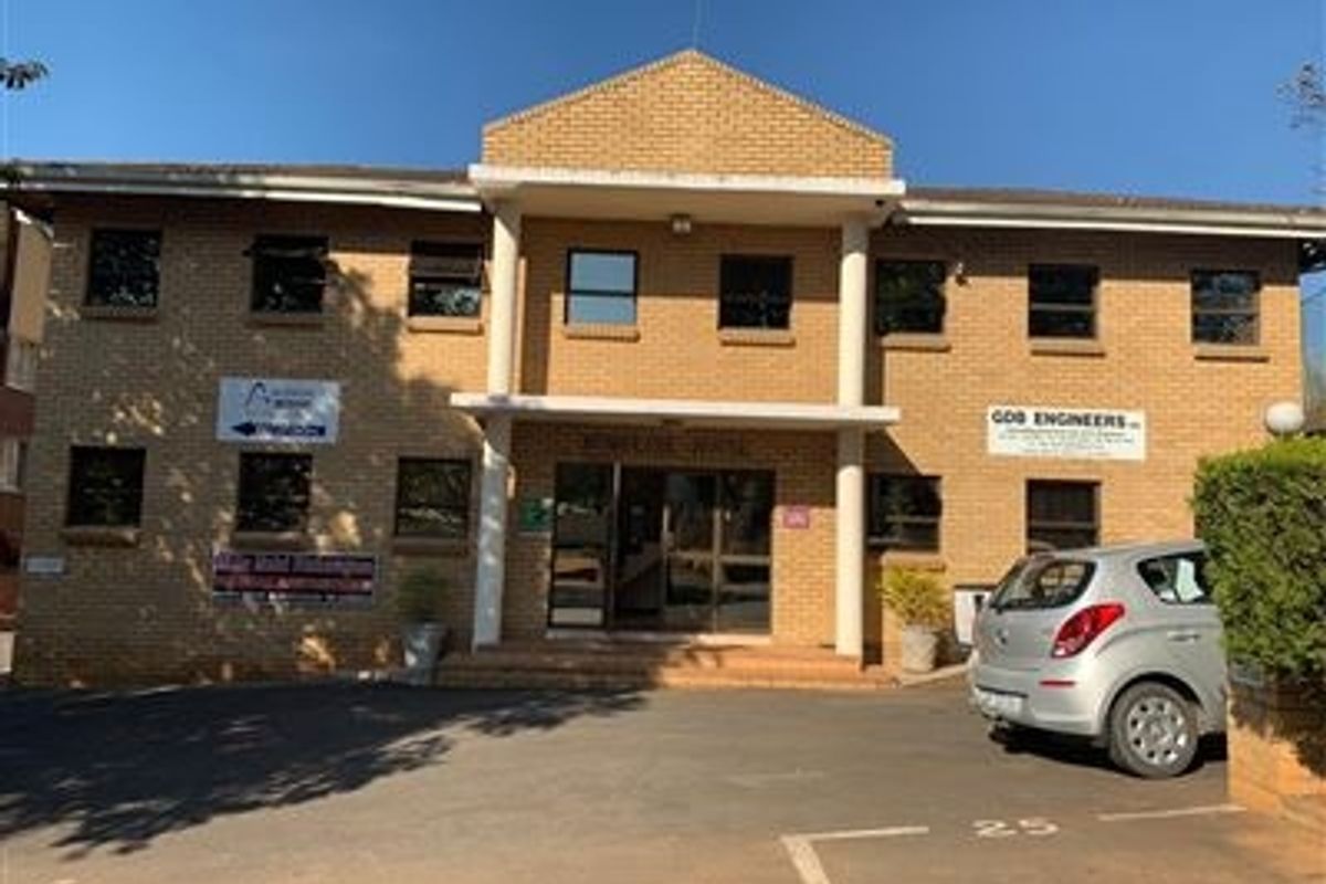 Office for Sale in Clarendon R1 290 000 + Vat. - Photo 2